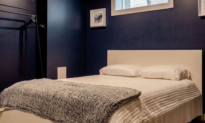 Kansas City Apartment | UMKC Downstairs KC BlueRoom Min to UMKC Plaza Private Entrance