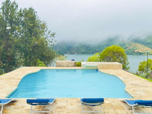 Calima Villa | Un Pedacito de Santorini en el Lago Calima