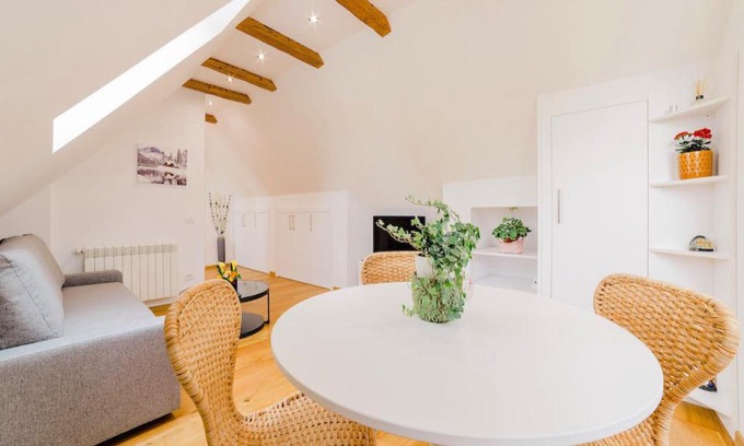 Vladeni Apartment | Un sejur de neuitat.