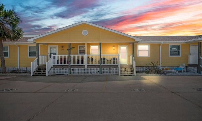 Port Aransas Condo | Unbeatable Beach Stay with Pools & Town Access.