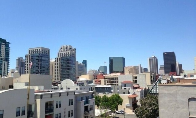 Pacific Terrace Condo | Unbeatable Location Downtown and Great Condo! You won't be disappointed!