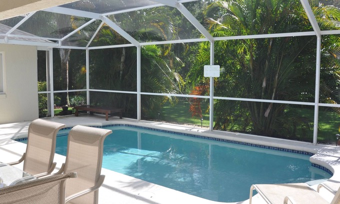 Thousand Oaks Villa | Unbeatable pool privacy ❤️ in a hidden tropical oasis close to Disney!