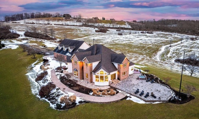 Wellsboro House | Unbeatable View, Pickleball, Hot Tub, Arcade, Pond