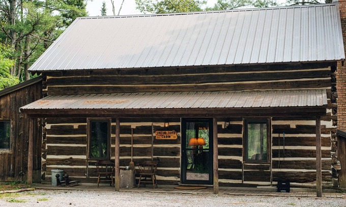 Grayling Cabin | Uncle Tom's Cabin - A Classic On The Au Sable