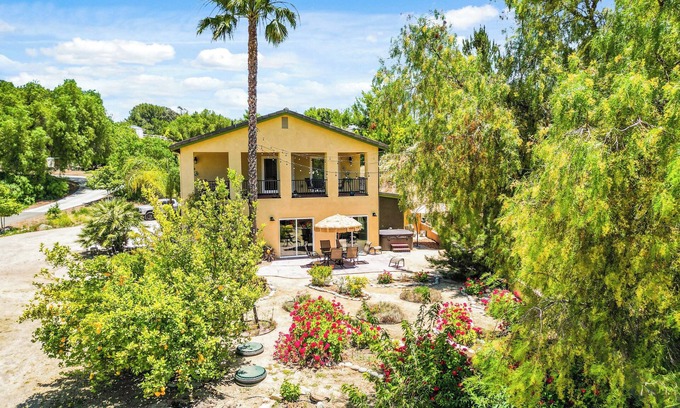 Temecula House | "Uncork and Unwind: Embrace Luxury in Wine Country."