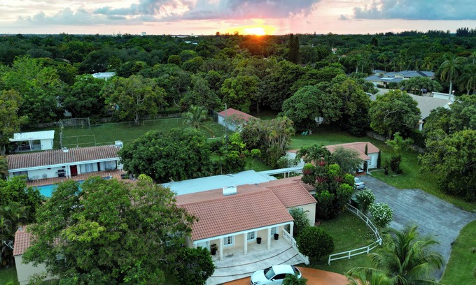 Glenvar Heights Apartment | Under 100 per night this Fall - 4-acre, private property, large pool.Book Now!