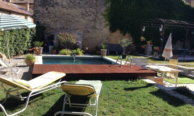 Laudun Apartment | Under the chestnut trees between Provence and Occitania