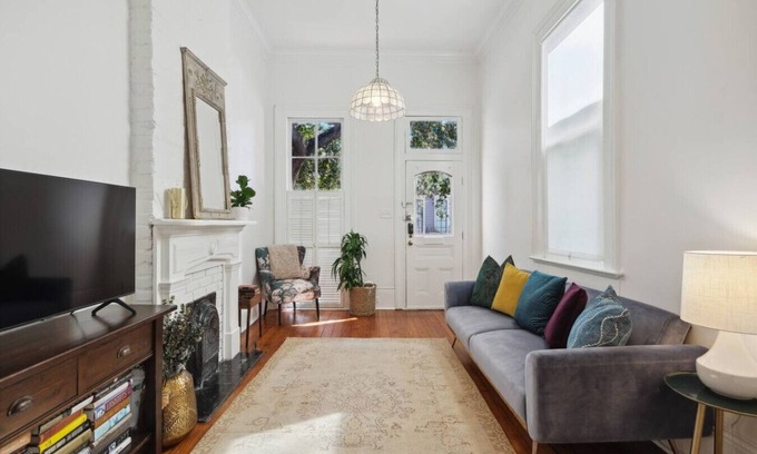 Irish Channel House | Under The Oaks 2 - NOLA 2BR/1BA