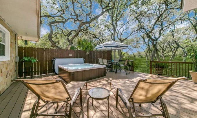 Universal City House | Under the Oaks, a charming, romantic retreat with hot tub and sauna