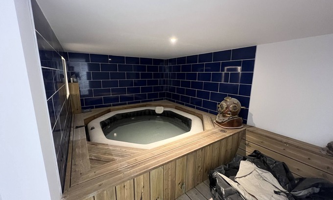 Boulogne-Centre Apartment | Under the Sea: 4–6 people, terrace, spa