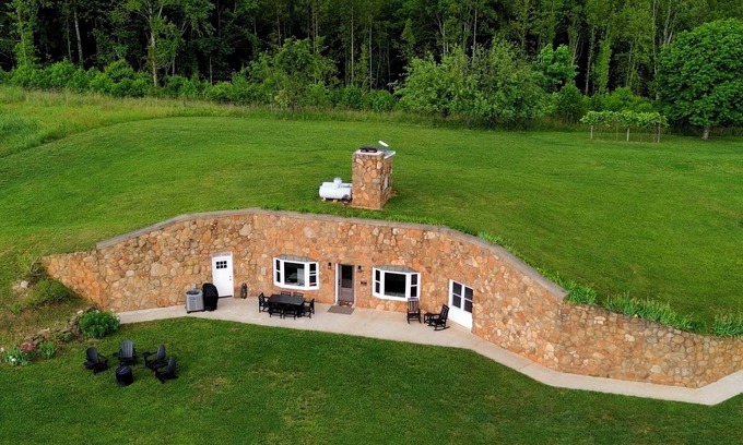 Madison Heights House | Underground, riverfront home, 3 bedrooms on the James River in Amherst County
