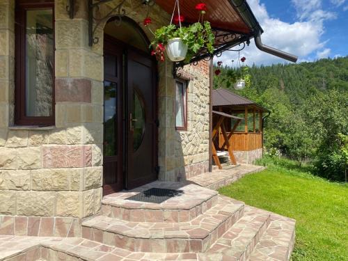 Yaremche Apartment | UNDERHILLs house