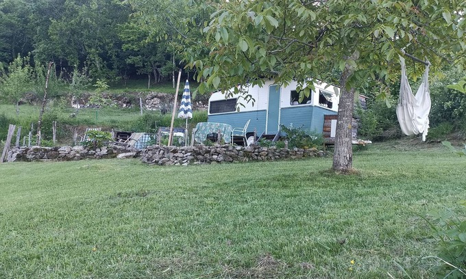 Montjoie-en-Couserans House | Une Caravane Cosy en Pleine Nature Avec vue Dégagée