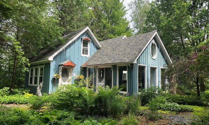L'Avenir Ski Chalet | Une Chaleureuse Maison Dans un Jardin sur les Rives D'une Rivière