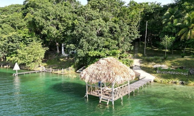 Peten House | Une Maison au Bord du lac Petén Itzá, Nature et Relaxation au Rendez-vous!