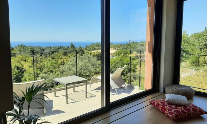 Vlakhia House | Une Villa Avec Confort et Vue, Juste à Côté de la mer et la Montagne