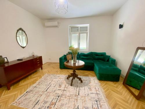 Skadarlija Apartment | Unfamiliar Mili, Center