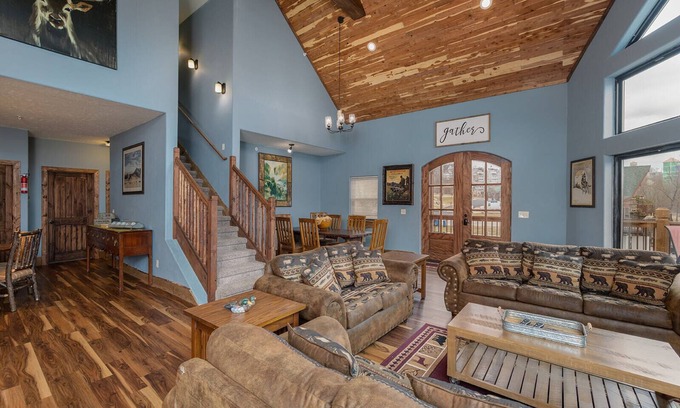 Branson Cabin | Unforgettable 10 Bedroom Lakefront Lodge