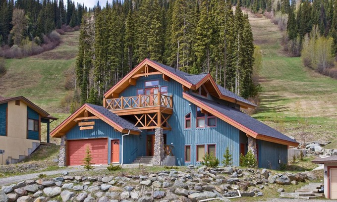 Sunburst Estates Ski Chalet | Unforgettable All Season Retreat True Ski In/Out Sleeps 10 Adults (14 total)