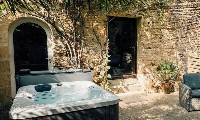 Doue-la-Fontaine Apartment | Unforgettable Night in a Troglodyte Cave Home