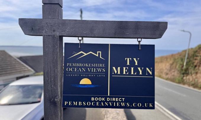 Penycwm Condo | Unforgettable sea views, Hot tub, Modern property