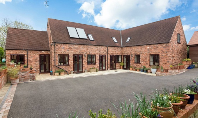 Shottery House | Unicorn Barn in Shottery, near Anne Hathaways Cottage