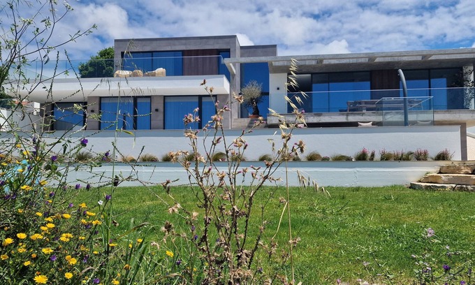 Caldas da Rainha Villa | Unieke Villa met 4 Slaapkamers en Uitzicht op de de Grootste Lagune van Portugal