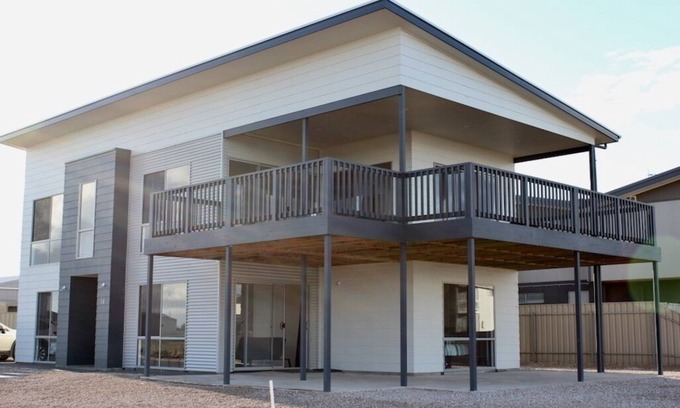 Melville House | Uninterrupted ocean views from a large deck