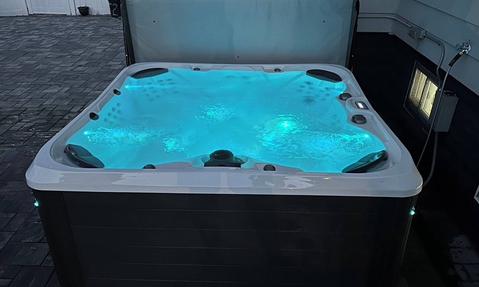 Union Apartment | Union Oasis: Hot Tub, Grill, Gym, Games, Massage chair