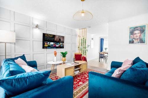Stonnall House | Unique 2 Bedroom House - Free Wifi & Netflix - Garden - Parking - 4VC