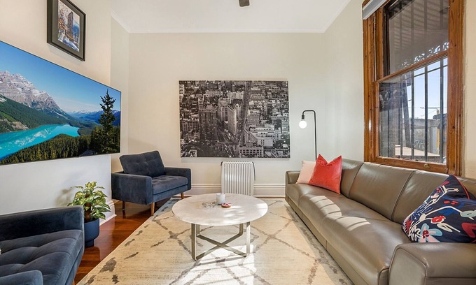 North Melbourne House | Unique 2- Storey Victorian Terrace near Errol St