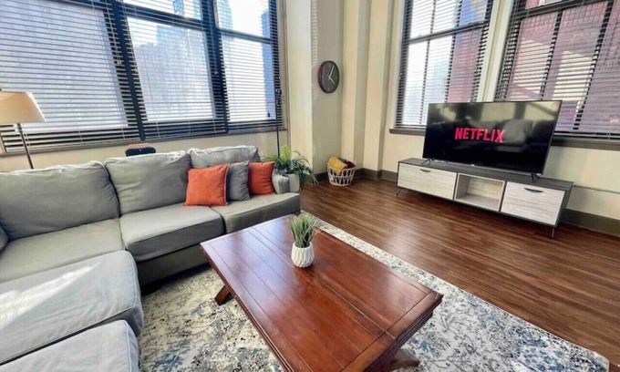 Financial District Apartment | ☆UNIQUE 2Bed Loft☆ Downtown KC