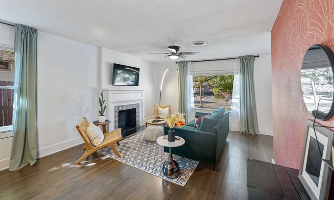 Oak Cliff House | Unique 2BR/2BA rancher w/ hot tub in Oak Cliff