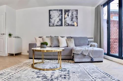 Limehouse Apartment | Unique 3BD Flat King Size Bed