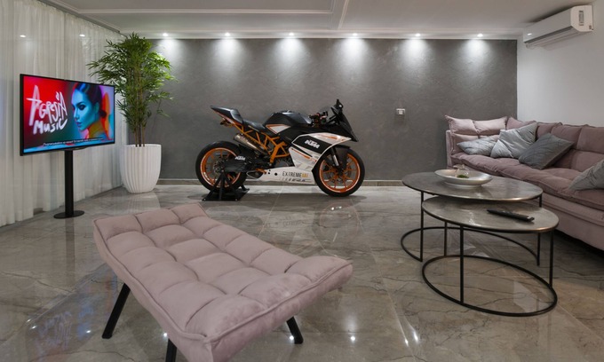 Haifa Apartment | Unique apartment with jacuzzi, close to German colony
