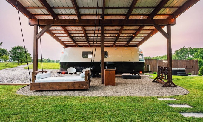 Dundee House | Unique Argosy Airstream Caravan w/hot tub