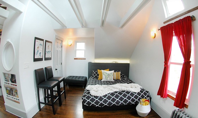 North Billerica House | * Unique Artists' Home + Sunporch Gallery - Read - Cook - Relax *