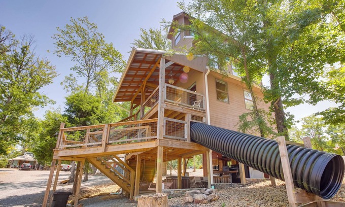 Bryant Cabin | Unique Bryant Retreat w/ Deck + Mountain Views