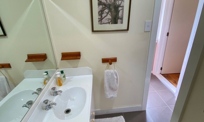 Port Levy Cottage | Unique Character Farm Stay