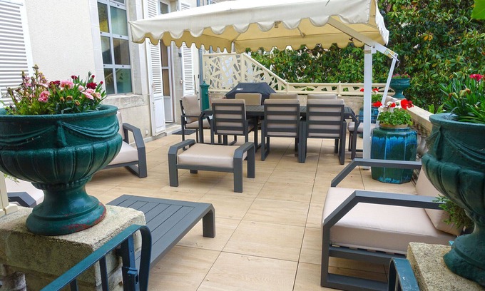 Perigueux Apartment | UNIQUE CITY CENTER GREAT COMFORT PRIVATE PARKING AIR CONDITIONING BEAUTIFUL EXTERIOR