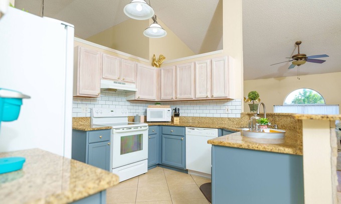 Interchange Square House | Unique, Clean, Stylish 3bd 2b- close to river, beaches, L3harris