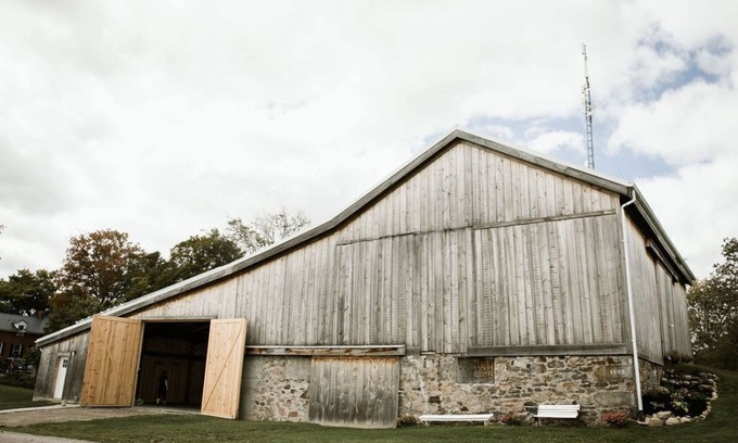 Bradford West Gwillimbury House | Unique Country Barn Studio- Pet Friendly