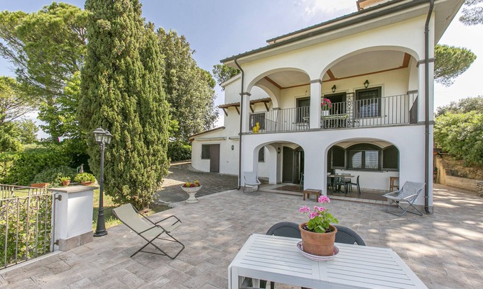 Mentana Villa | Unique Countryside Villa near Rome with Art, Charm and a Panoramic View