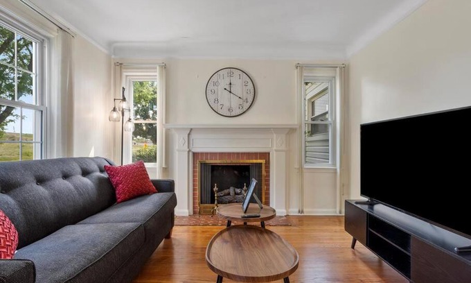 Ferndale House | Unique & Cozy Hideaway!