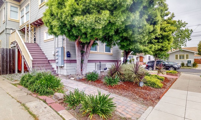 Alameda House | Unique Dog-Friendly Apartment, Convenient Location