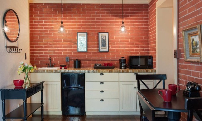 Cody Hotel | Unique Downtown Retreat w/Cozy Lounge & Serene Garden Courtyard