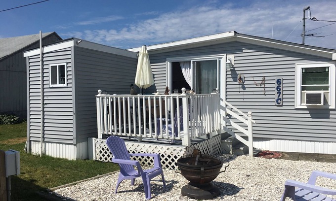 Snug Harbor Cottage | Unique East Matunuck Cottage