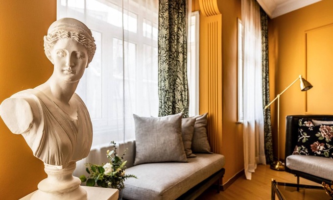 Tophane Apartment | Unique Flat w Balcony 5 min to Istiklal Street