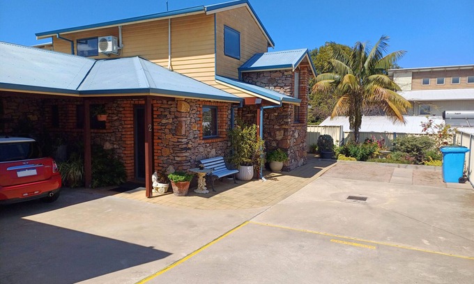 Esperance House | UNIQUE GRANITE TOWNHOUSE