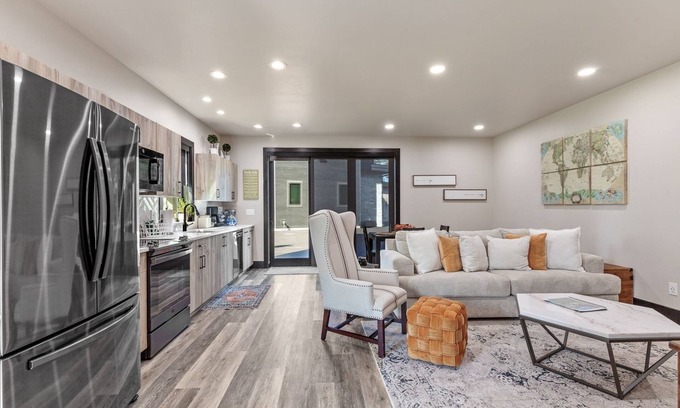 Hayden Lake House | Unique Guest Shouse with Optional Golf Simulator in Hayden